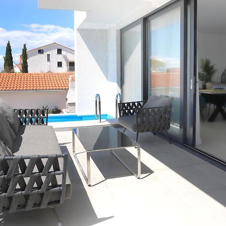 Apartments Terra Sun With Private Pool Or Jacuzzi Njivice Exterior photo