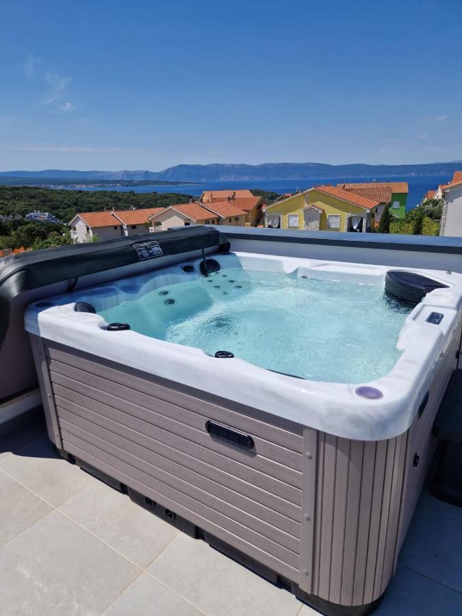 Apartments Terra Sun With Private Pool Or Jacuzzi Njivice Exterior photo