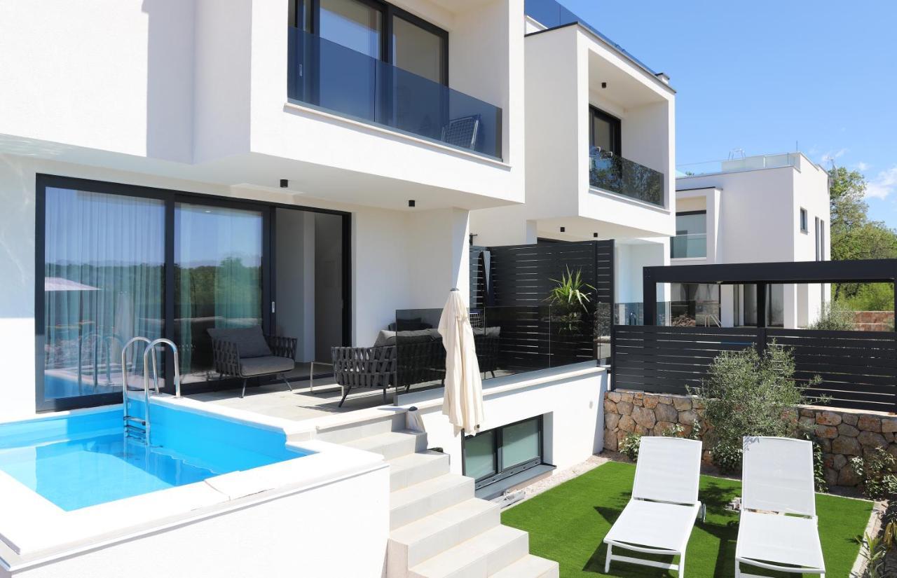 Apartments Terra Sun With Private Pool Or Jacuzzi Njivice Exterior photo